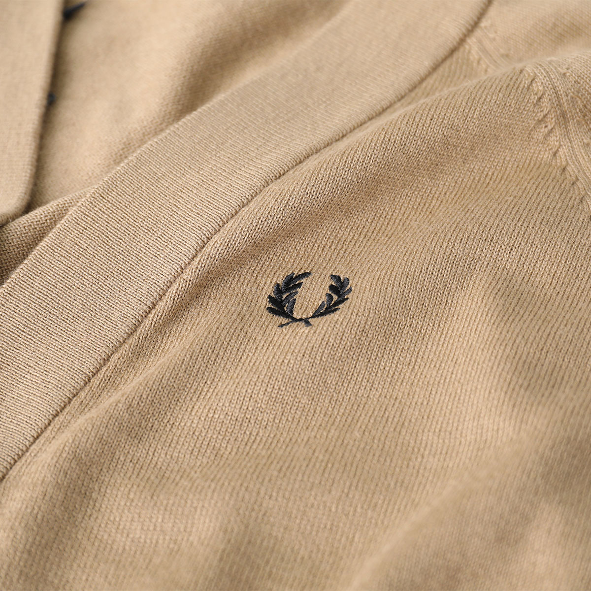 楽天市場】FRED PERRY フレッドペリー カーディガン V-NECK CARDIGAN