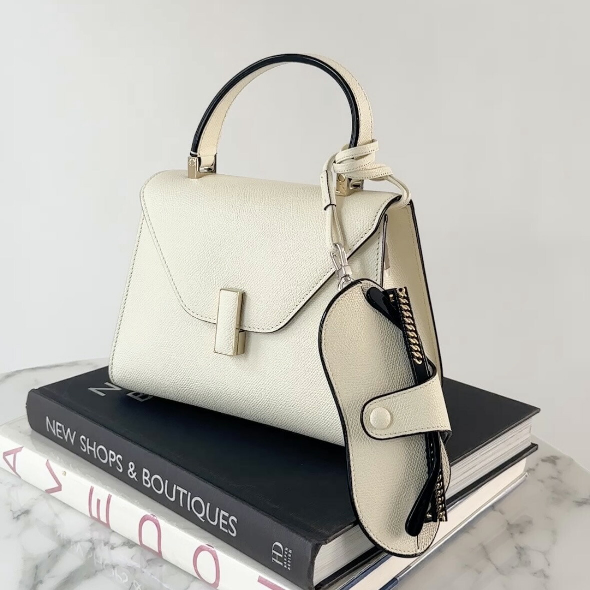 楽天市場】【最大2万円OFFクーポン対象・3/1限定】Valextra