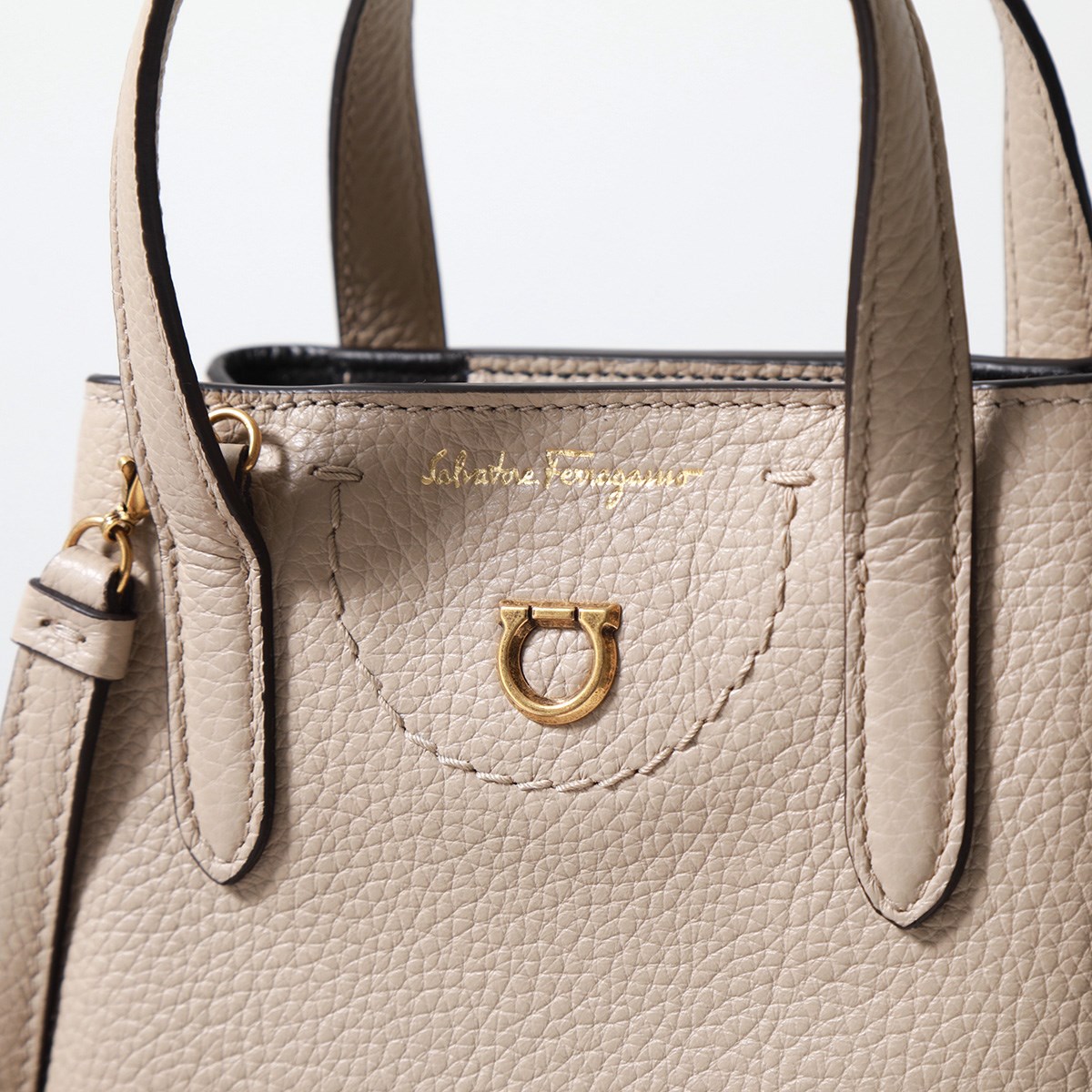 楽天市場】FERRAGAMO フェラガモ ショルダーバッグ 21 2964 GANCINI