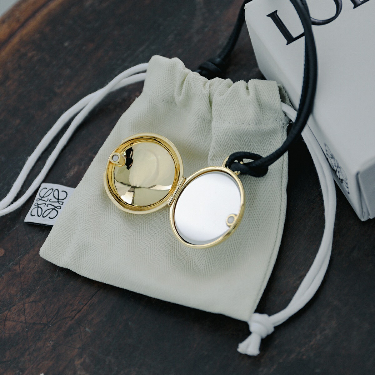 楽天市場】LOEWE ロエベ バッグチャーム ANAGRAM PEBBLE LOCKET CHARM