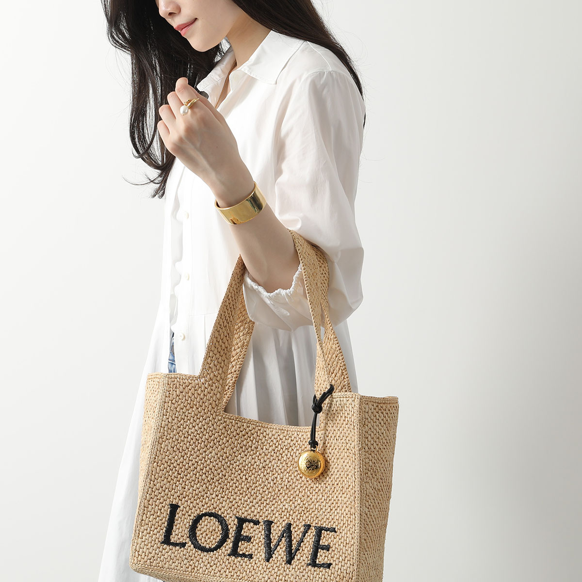 楽天市場】LOEWE ロエベ バッグチャーム ANAGRAM PEBBLE LOCKET CHARM