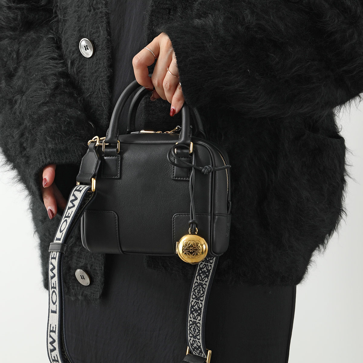 楽天市場】LOEWE ロエベ バッグチャーム ANAGRAM PEBBLE LOCKET CHARM