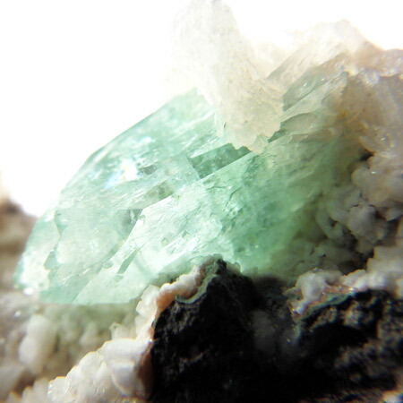 楽天市場】グリーンアポフィライト 原石 インド産 魚眼石 天然石