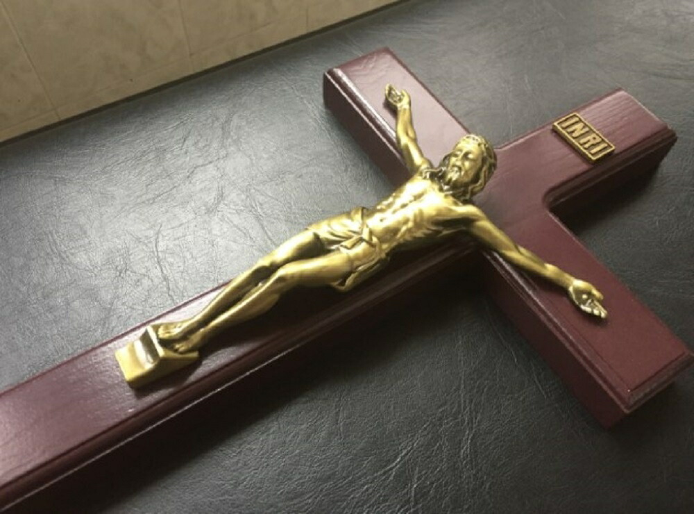 木製台座のキリスト像付き十字架 カトリック教会 木製台座のキリスト像