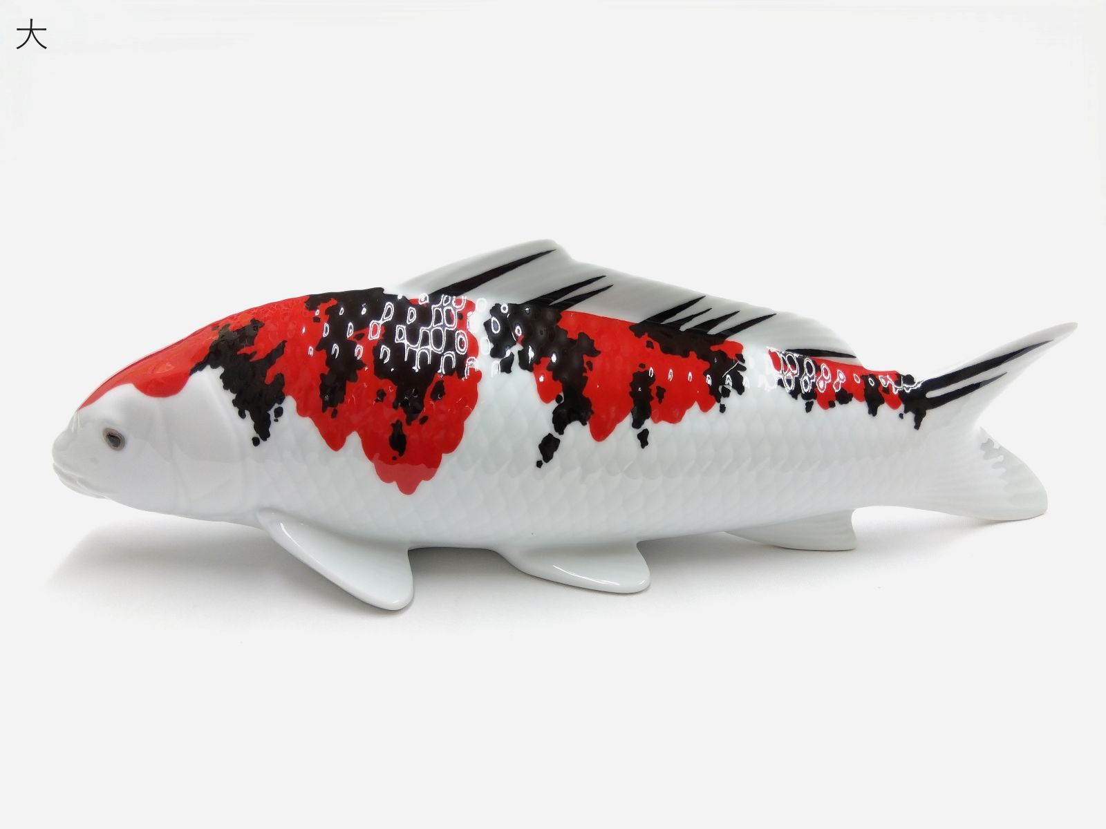 錦鯉の木製彫刻 赤黒白 錦鯉の木製彫刻 赤黒白 錦鯉の木製彫刻 赤黒白