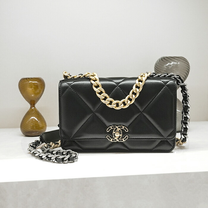 楽天市場】シャネル 19 チェーンウォレット シャイニーラムスキン