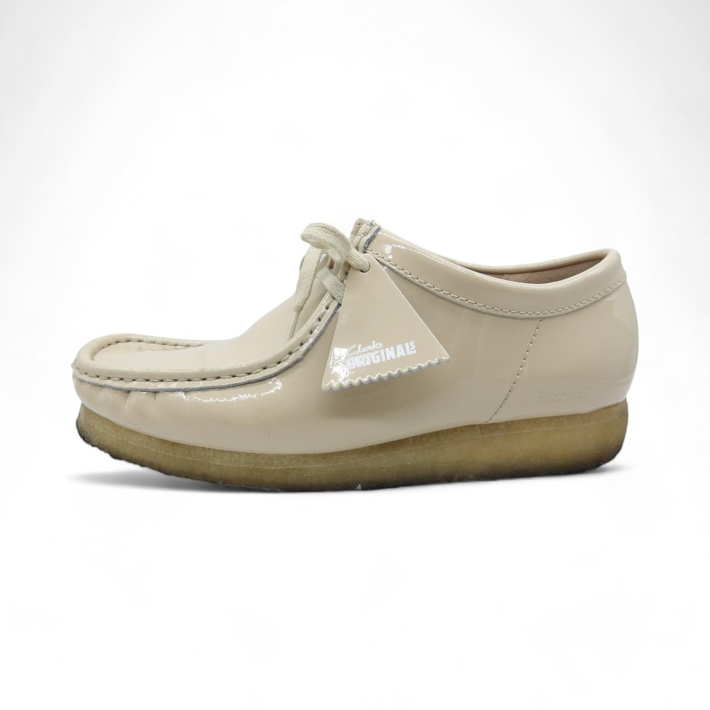 楽天市場】SUPREME×CLARKS 24ss Patent Leather Wallabee Beige サイズ