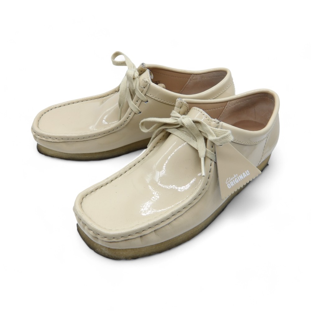 楽天市場】SUPREME×CLARKS 24ss Patent Leather Wallabee Beige サイズ