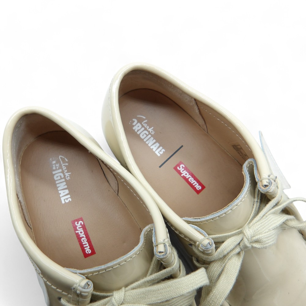 楽天市場】SUPREME×CLARKS 24ss Patent Leather Wallabee Beige サイズ