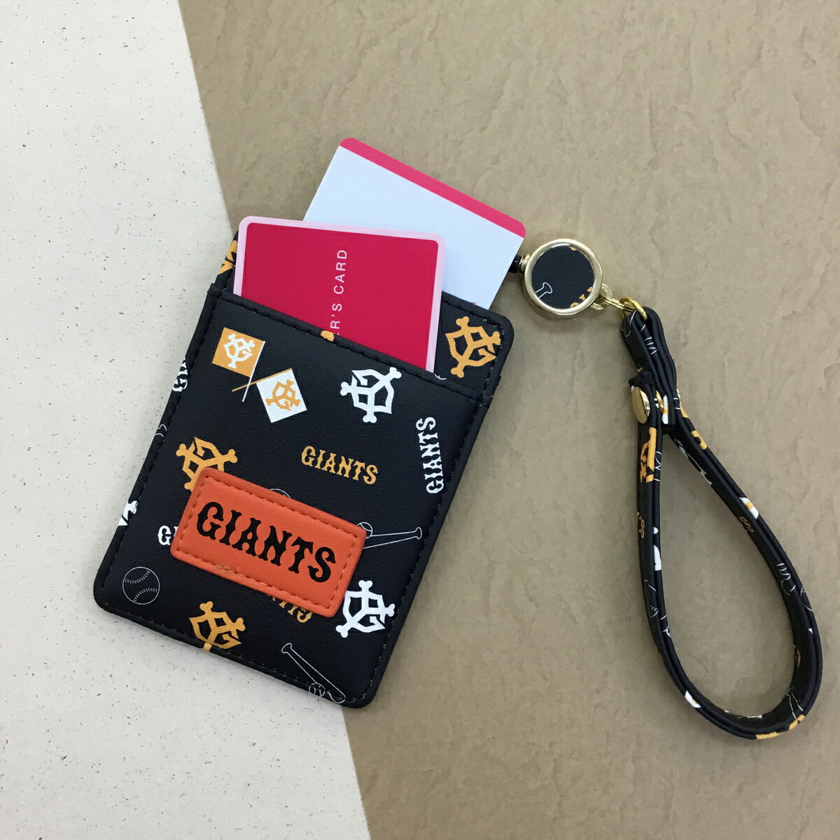 楽天市場】読売ジャイアンツ 公式 公認 総柄 リール付きパスケース