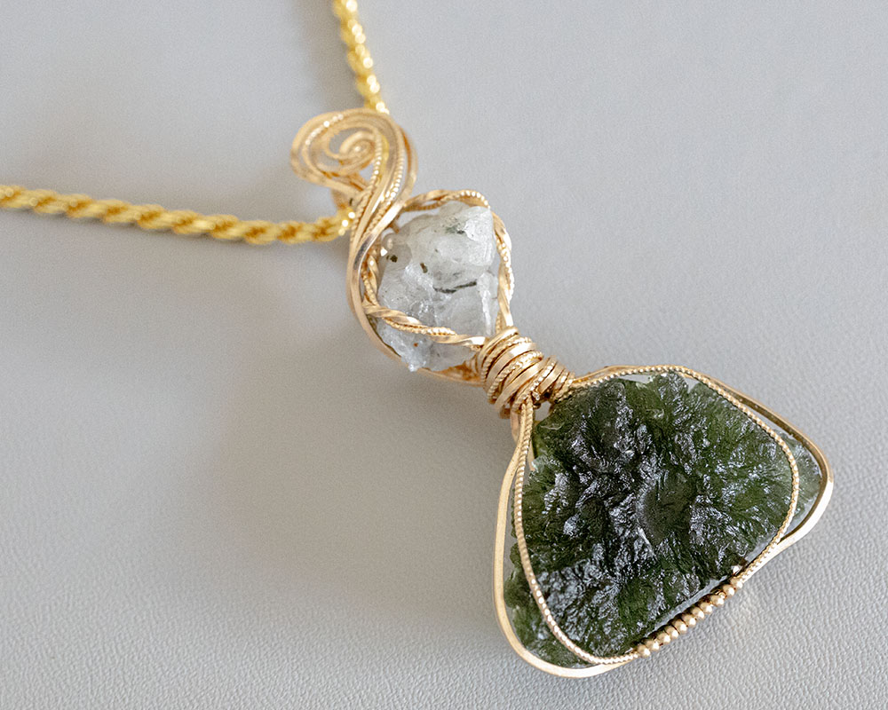 楽天市場】【宝石鑑別書付き】14kgf 一点物 大粒 モルダバイト 原石 +