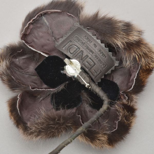 楽天市場】未使用同様 FENDI フェンディ ファー ブローチ コサージュ