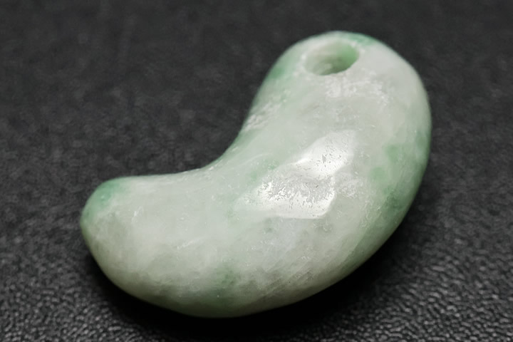 楽天市場】糸魚川翡翠 勾玉の通販