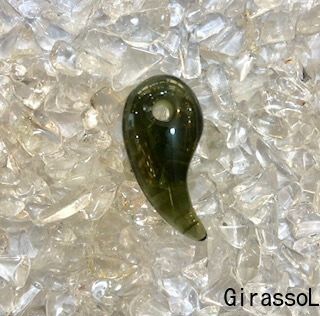 楽天市場】勾玉25.3mm×12.2mmモルダバイト : GirassoL