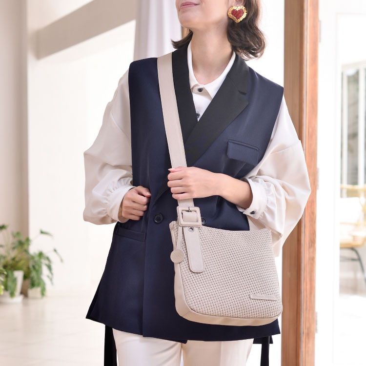 楽天市場】ショルダーバッグ レディース 斜めがけ 軽量 ブランド 本革