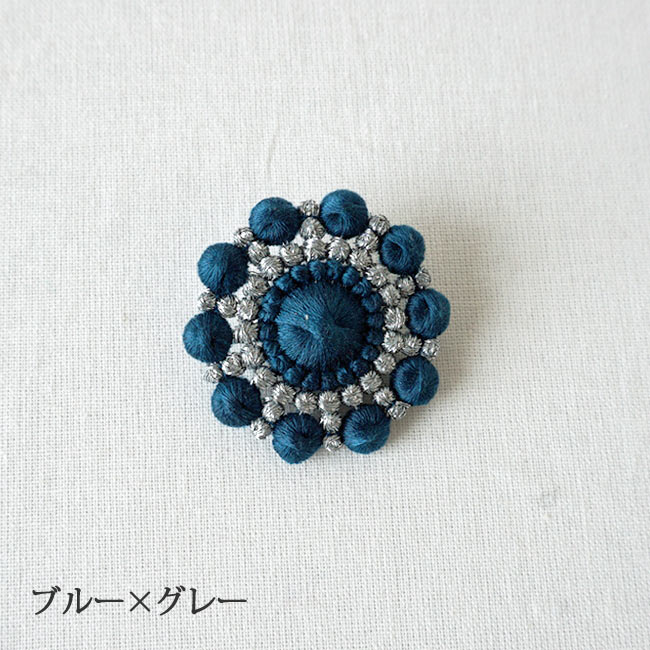 Piari ハンドメイド ブローチ 十字架 青 ハンドメイドブローチ 青い