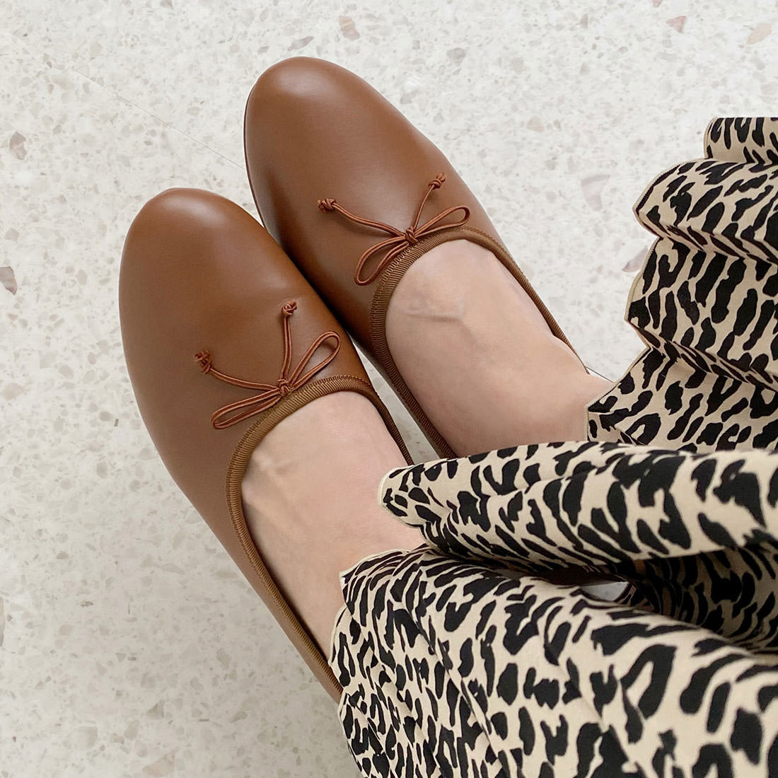 楽天市場】【55%OFF：お買い得アイテム】美脚フラットシューズ 足が