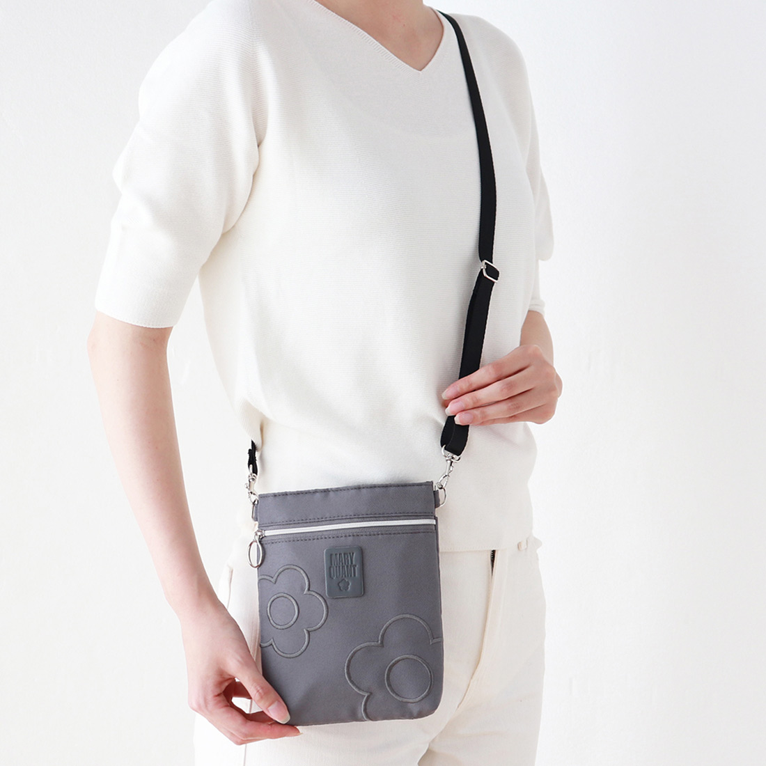 楽天市場】マリークワント ショルダーポーチ（大） デイジー刺繍