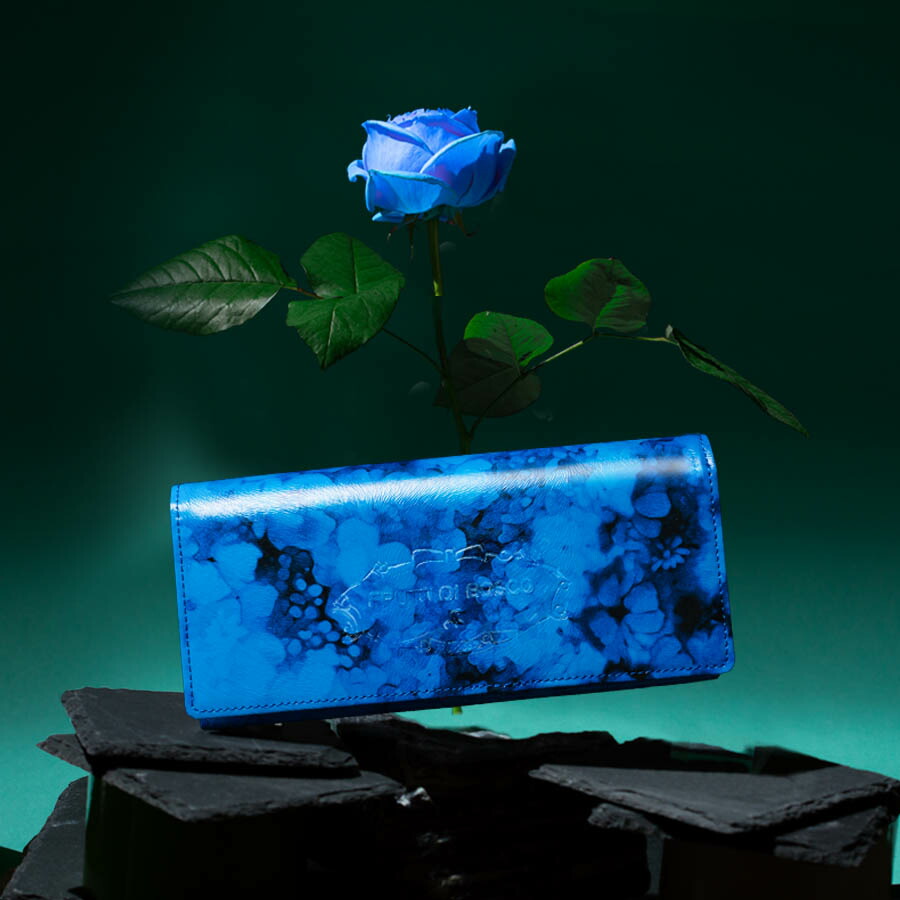 楽天市場】【FRUTTI】花言葉は“夢叶う”。奇跡の花ブルーローズの長財布