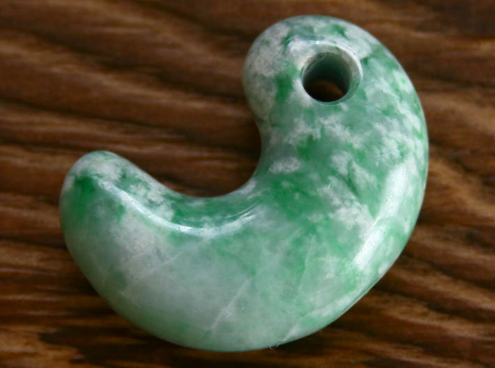 楽天市場】糸魚川翡翠勾玉 M00856SeaVer 作30mm*22mm*10mm : 糸魚川