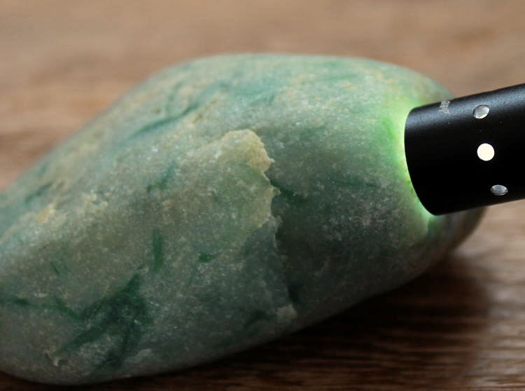 楽天市場】糸魚川翡翠漂石G00501 77mm*63mm*33mm : 糸魚川ヒスイの店