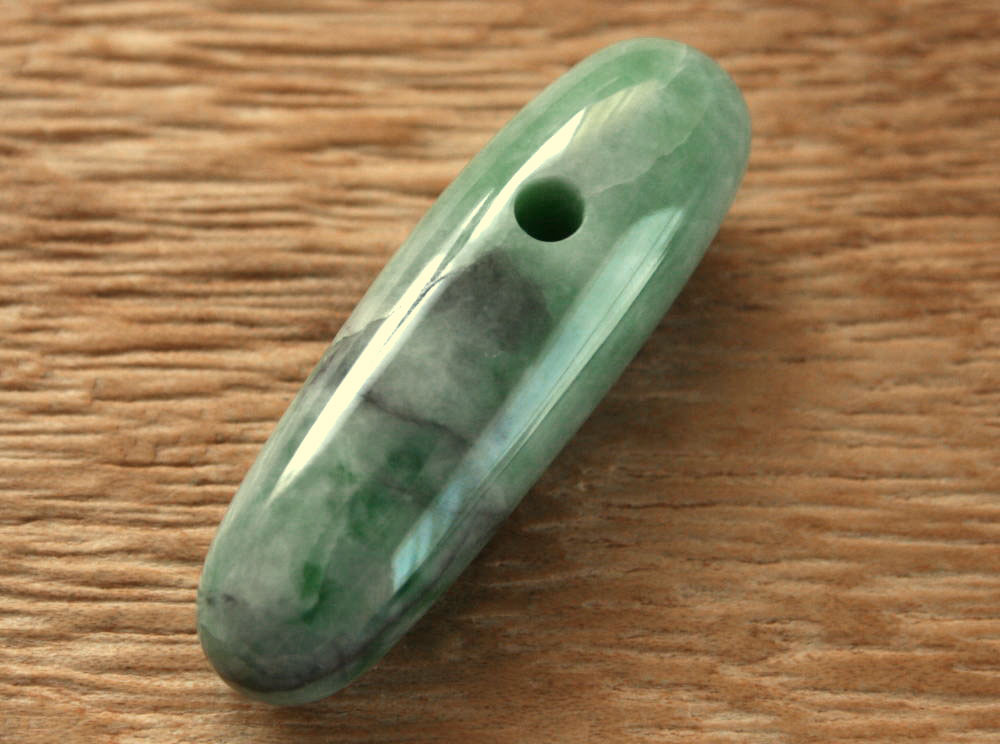 楽天市場】糸魚川翡翠大珠 C01296 陽春 作 46.8mm*14.5mm*13.8mm