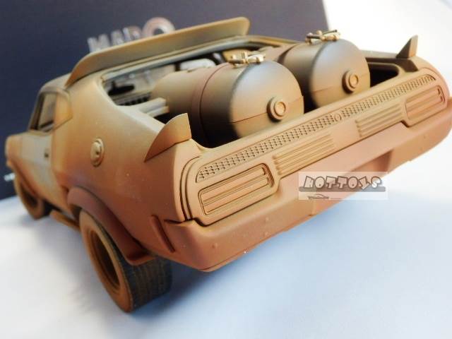 AUTO art MADMAX2 インターセプター 1/18AUTOart マッドマックス2