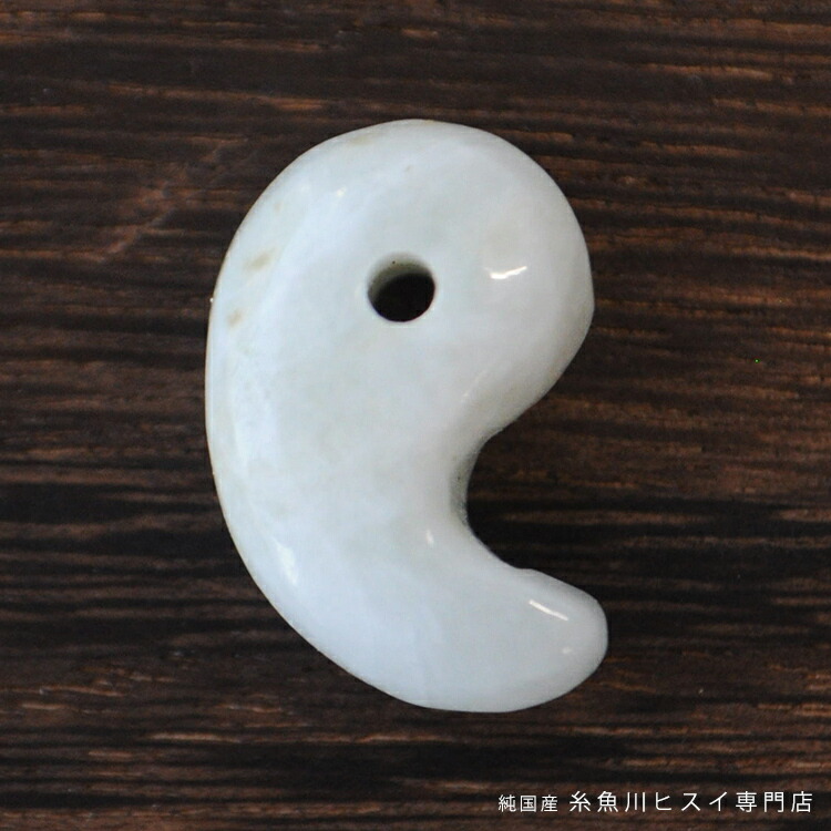 楽天市場】糸魚川翡翠 勾玉の通販