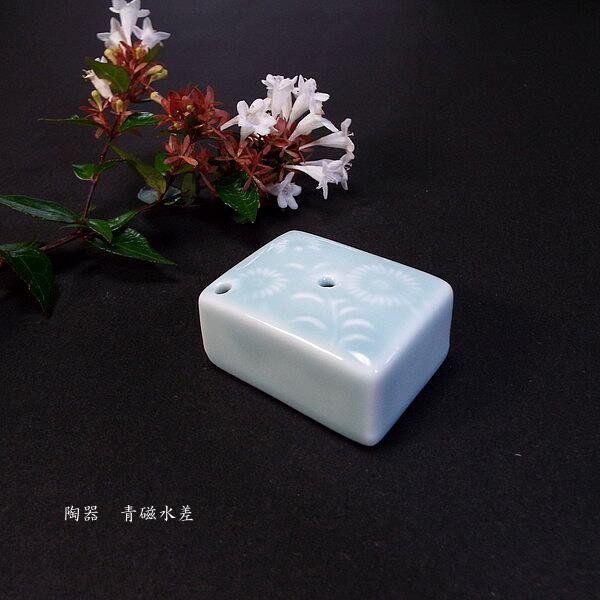 楽天市場】書道水滴 青磁 草花柄 角形｜書道 書道用品 水差し 習字 和