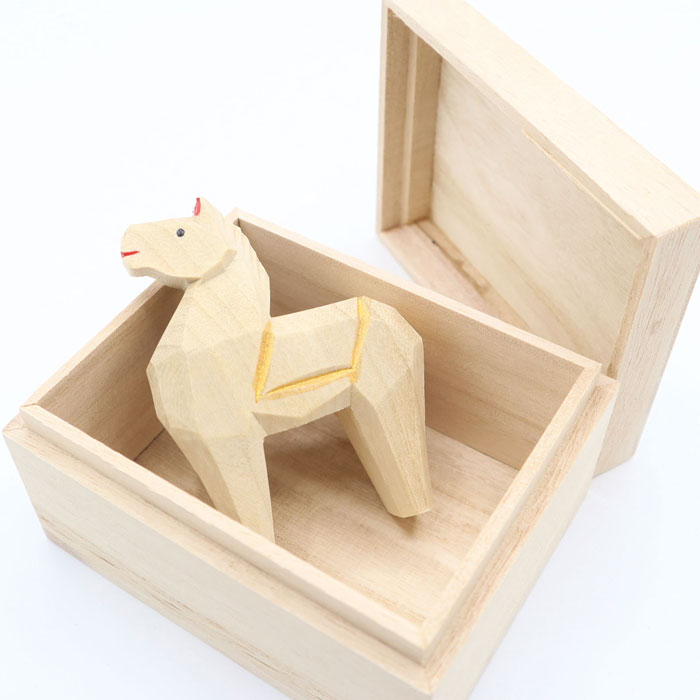 楽天市場】楠一刀彫 午 桐箱入 / 十二支 木製 楠 職人 干支飾り 木彫り