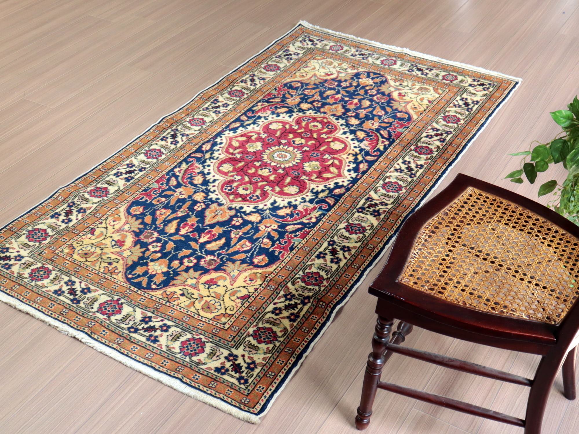 楽天市場】トルコ 手織り絨毯 189×99cmコンヤ地方のフラワーメダリオン