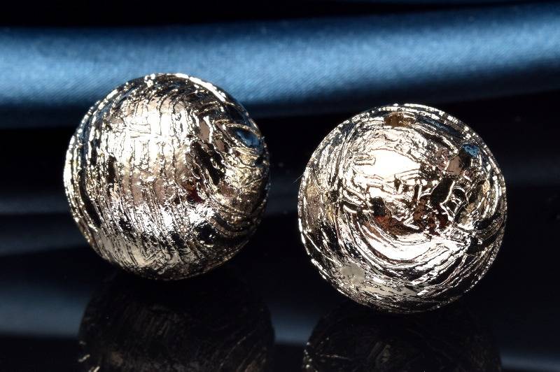 楽天市場】アルタイ隕石(メテオライト) 14mm 丸玉(貫通穴) シルバー