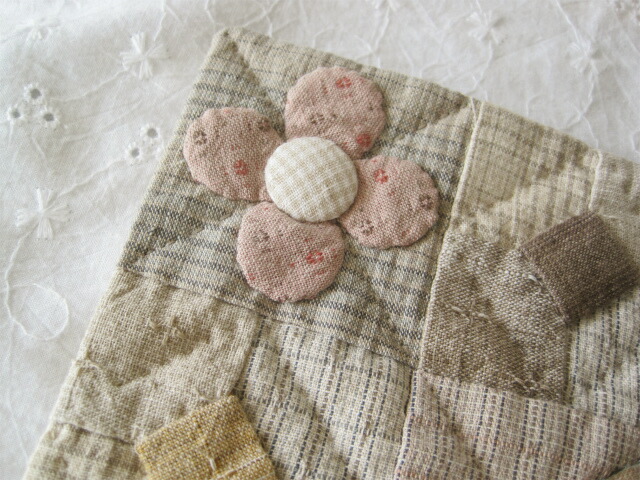 楽天市場】スーちゃんのミニタペストリー お花がいっぱい パッチワーク