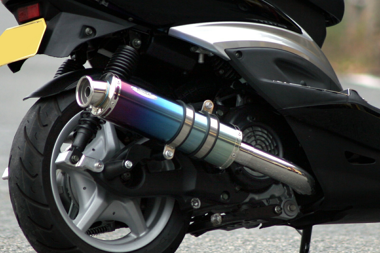 楽天市場】Realize シグナスX バイクマフラー 台湾5期 LPRSE461