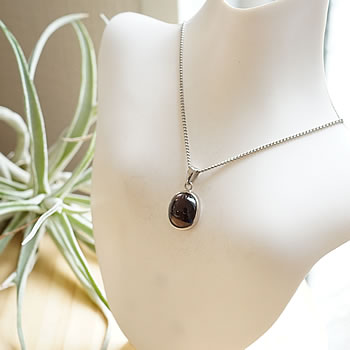 楽天市場】キャッツアイ入り スキャポライト ペンダントトップ