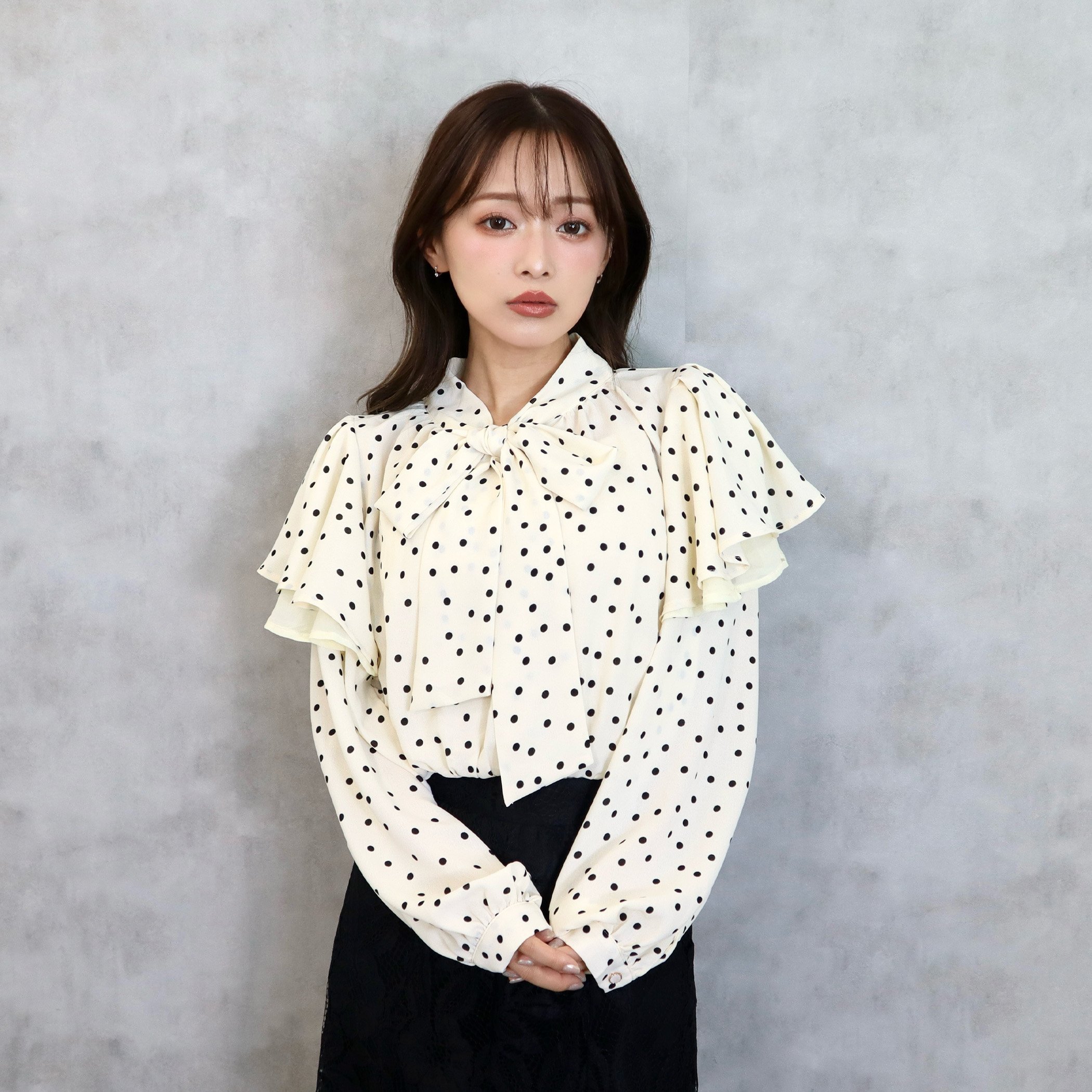 CECIL McBEE｜ドット柄棒タイ2枚フリルブラウス | Rakuten Fashion