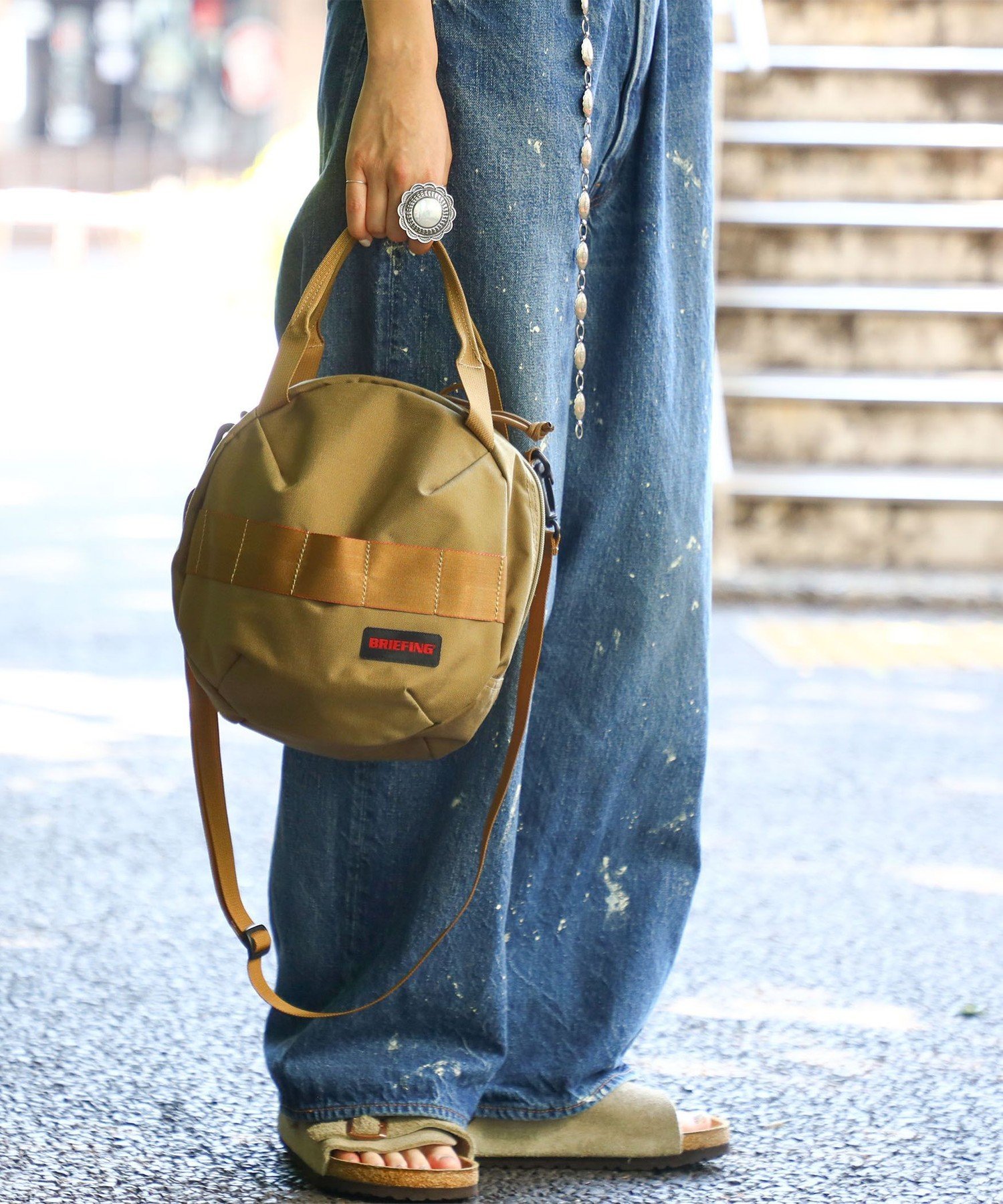 BEAMS WOMEN｜【別注】BRIEFING / ヘルメット バッグ バッグ ギフト