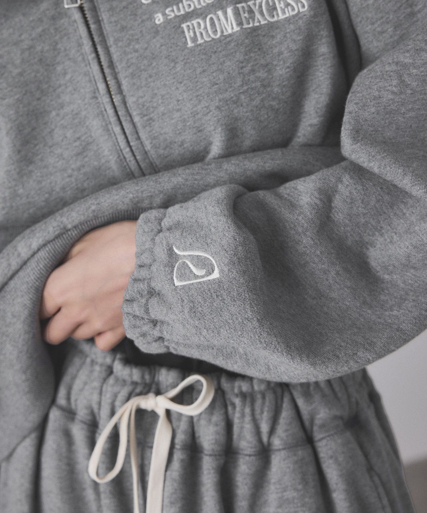 ADAM ET ROPE'｜【サステナブル】ハーフジップスウェット | Rakuten