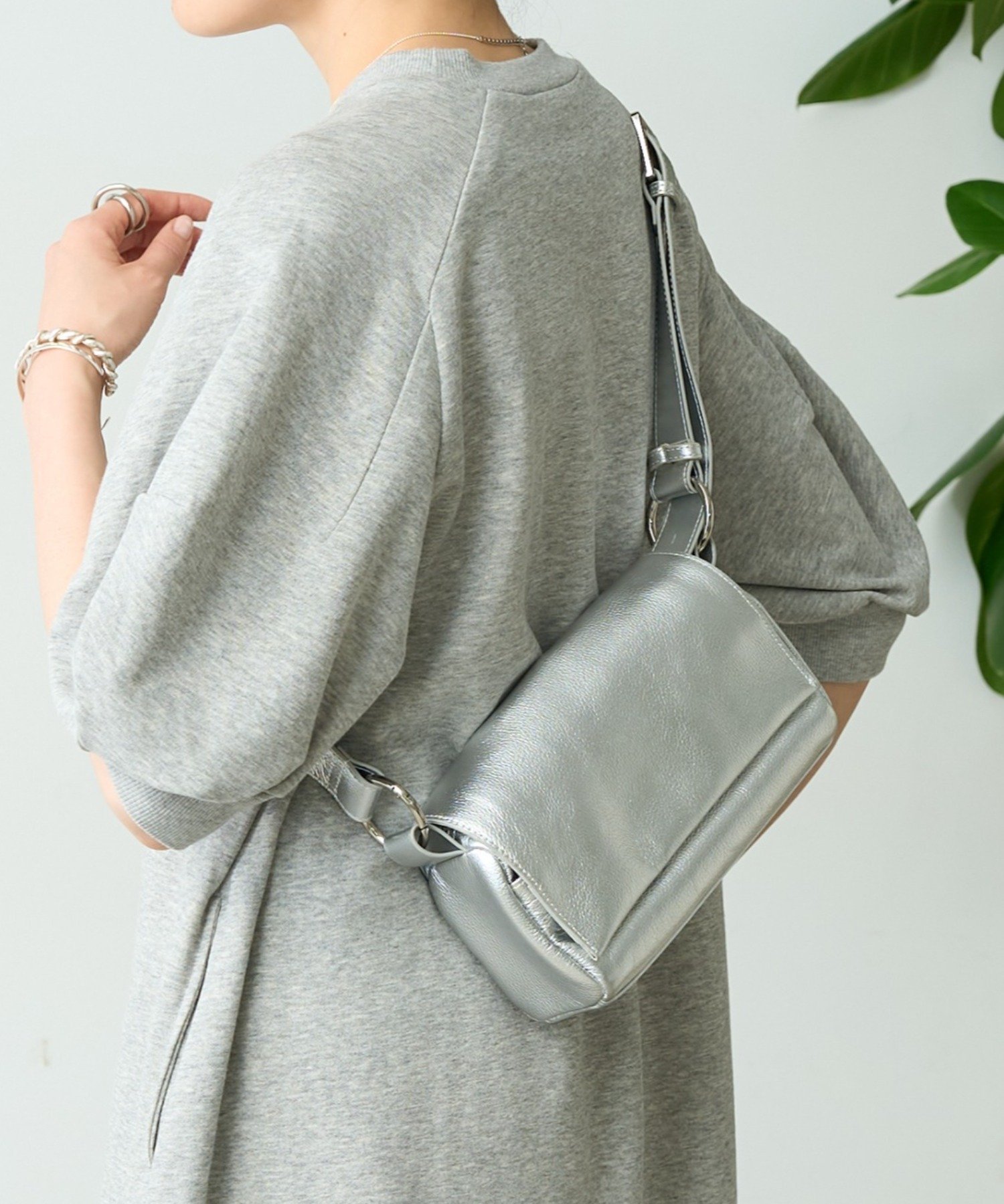 BEARDSLEY｜《本革》ミニレザーボディバッグ | Rakuten Fashion(楽天