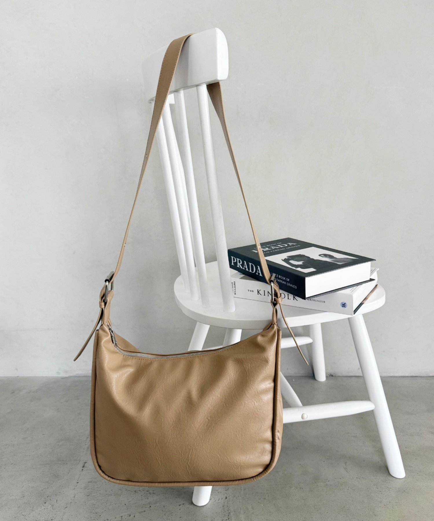 Outfitter lab｜【A4収納】大容量 フェイクレザーショルダーバッグ