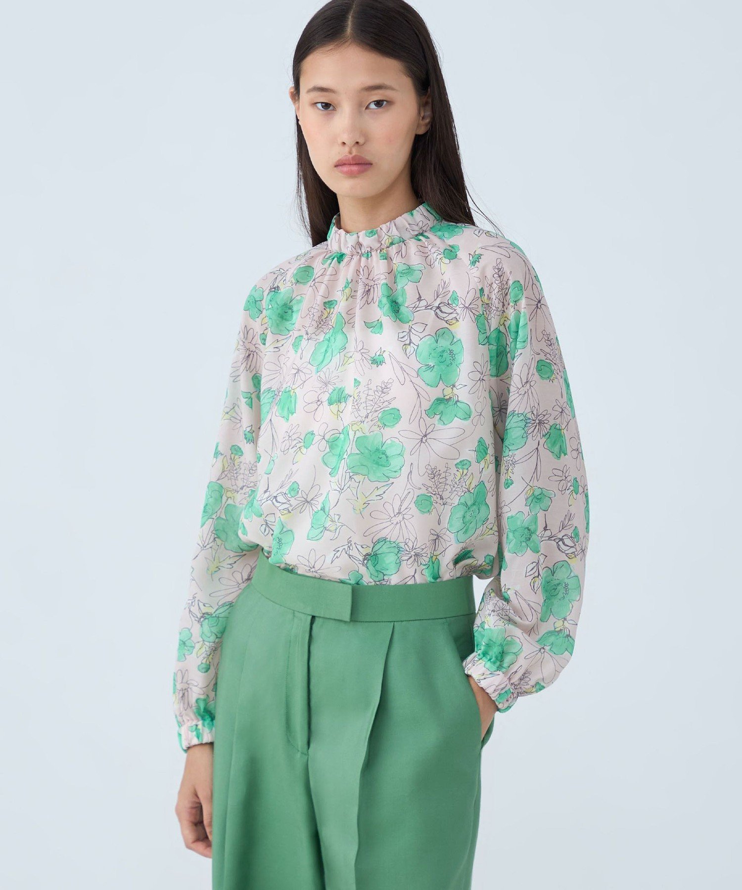 TOMORROWLAND｜アネモネプリント ギャザースタンドカラーブラウス