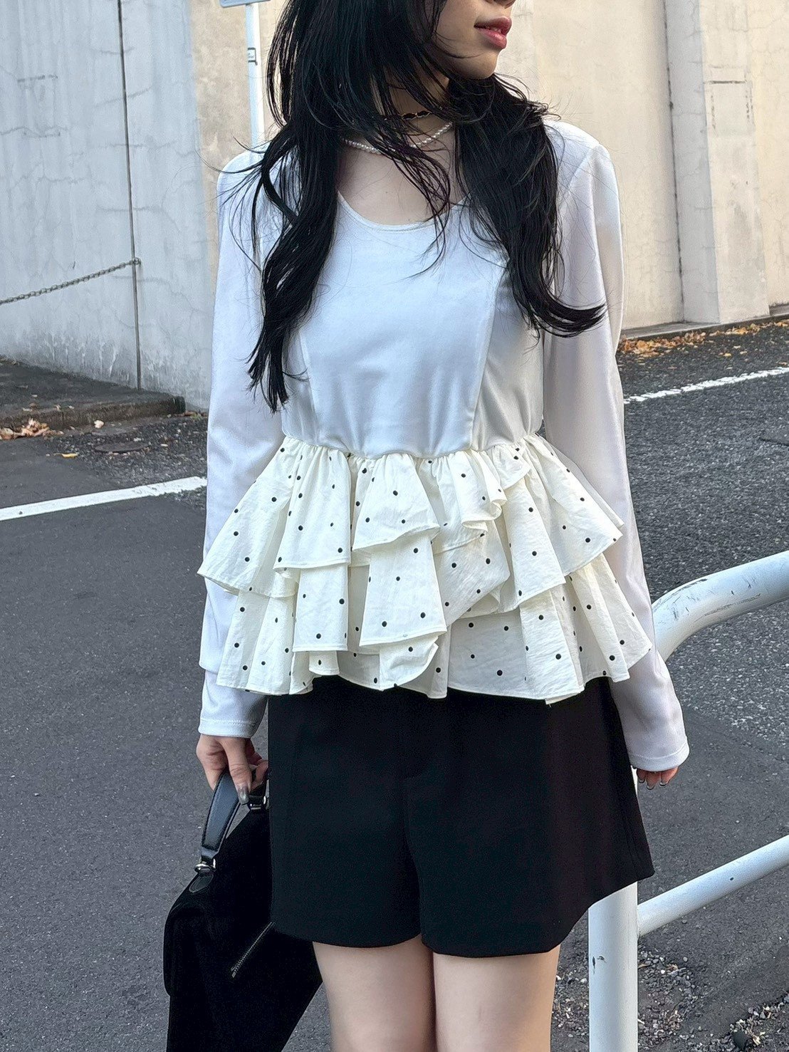 LILY BROWN｜ベロアペプラムフリルトップス | Rakuten Fashion(楽天