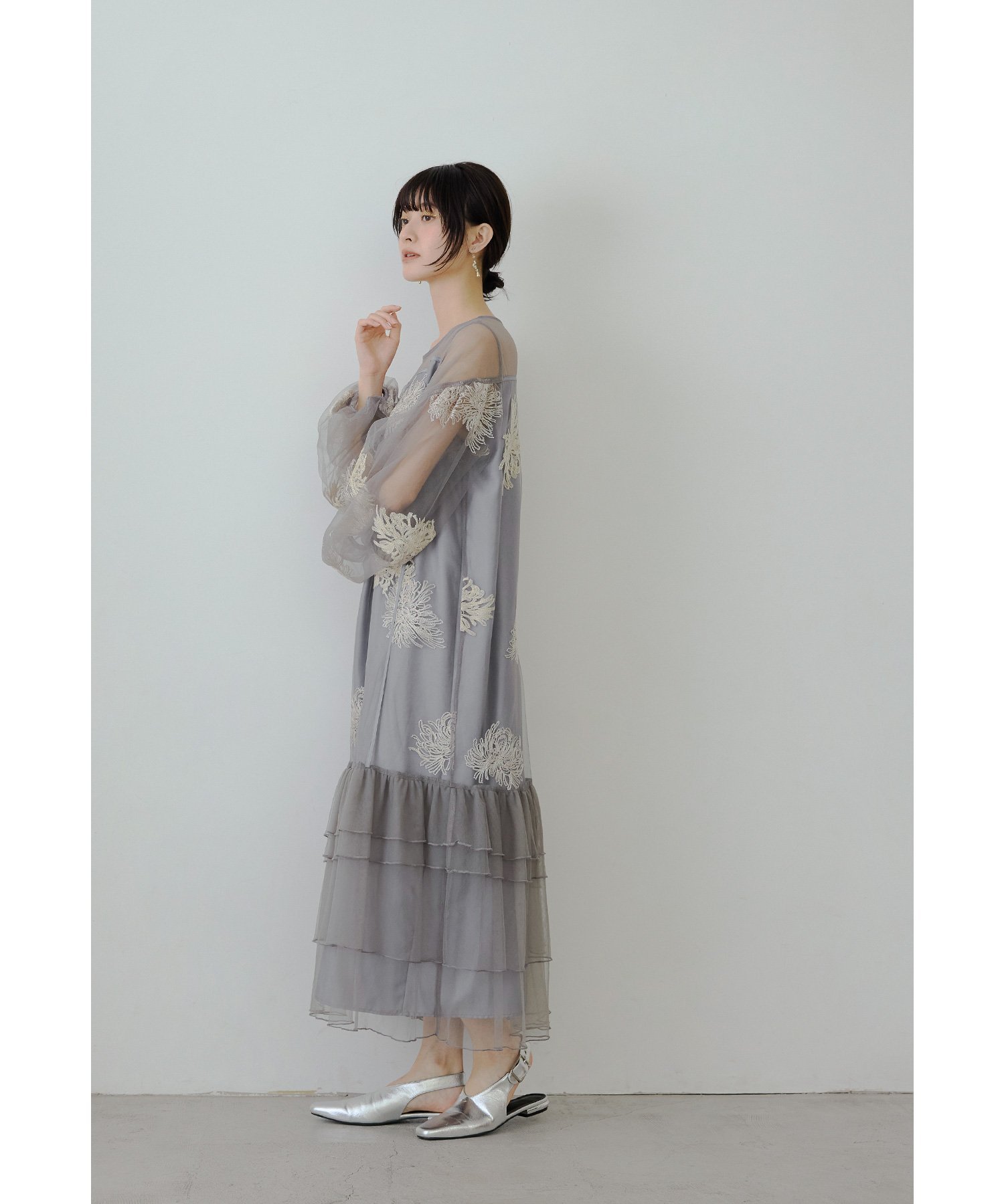 bflat｜フラワー刺繍ティアードフリルドレス Aライン マタニティ 妊婦