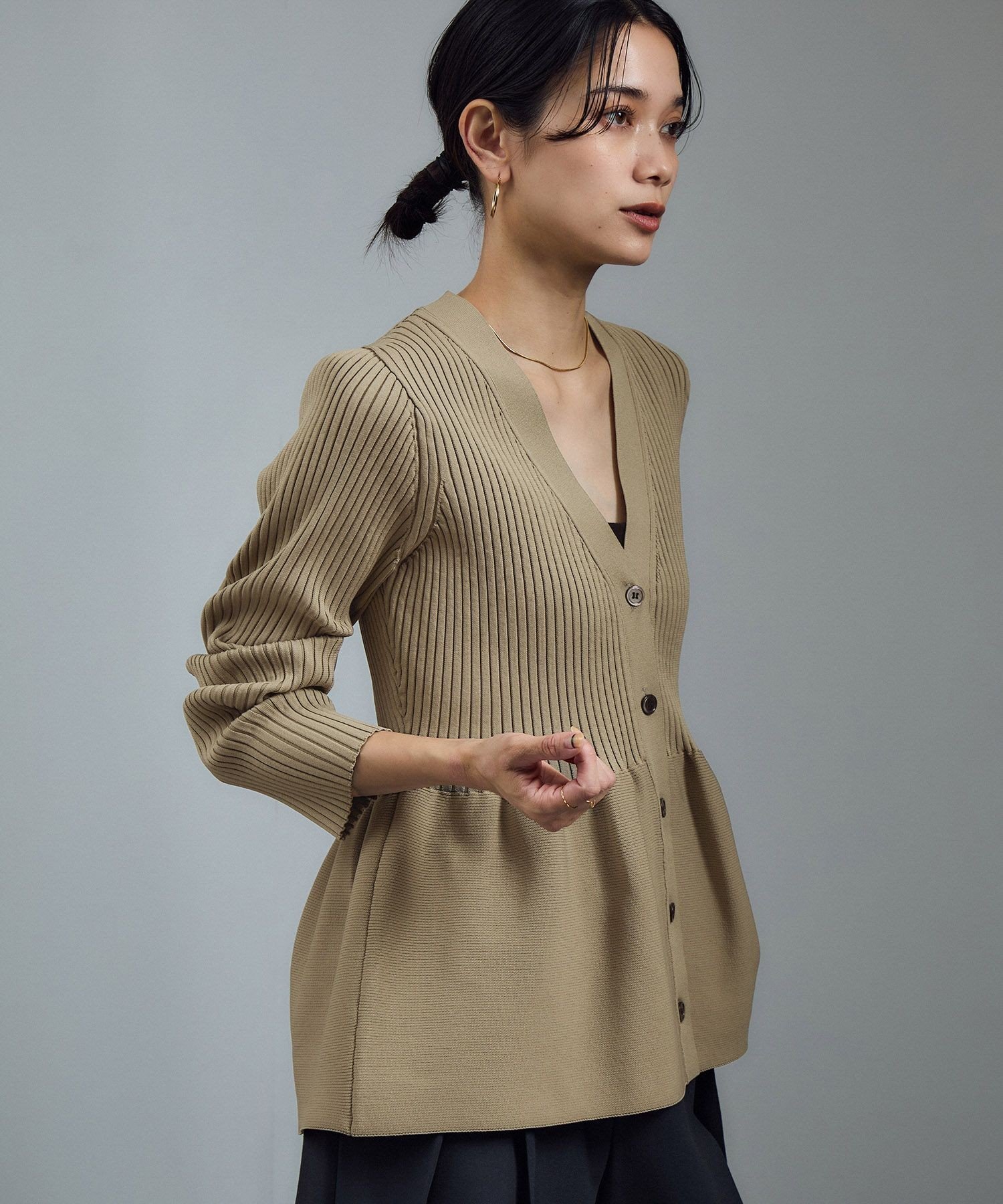 SALON adam et rope'｜【WEB限定】Vネックペプラムカーディガン 2