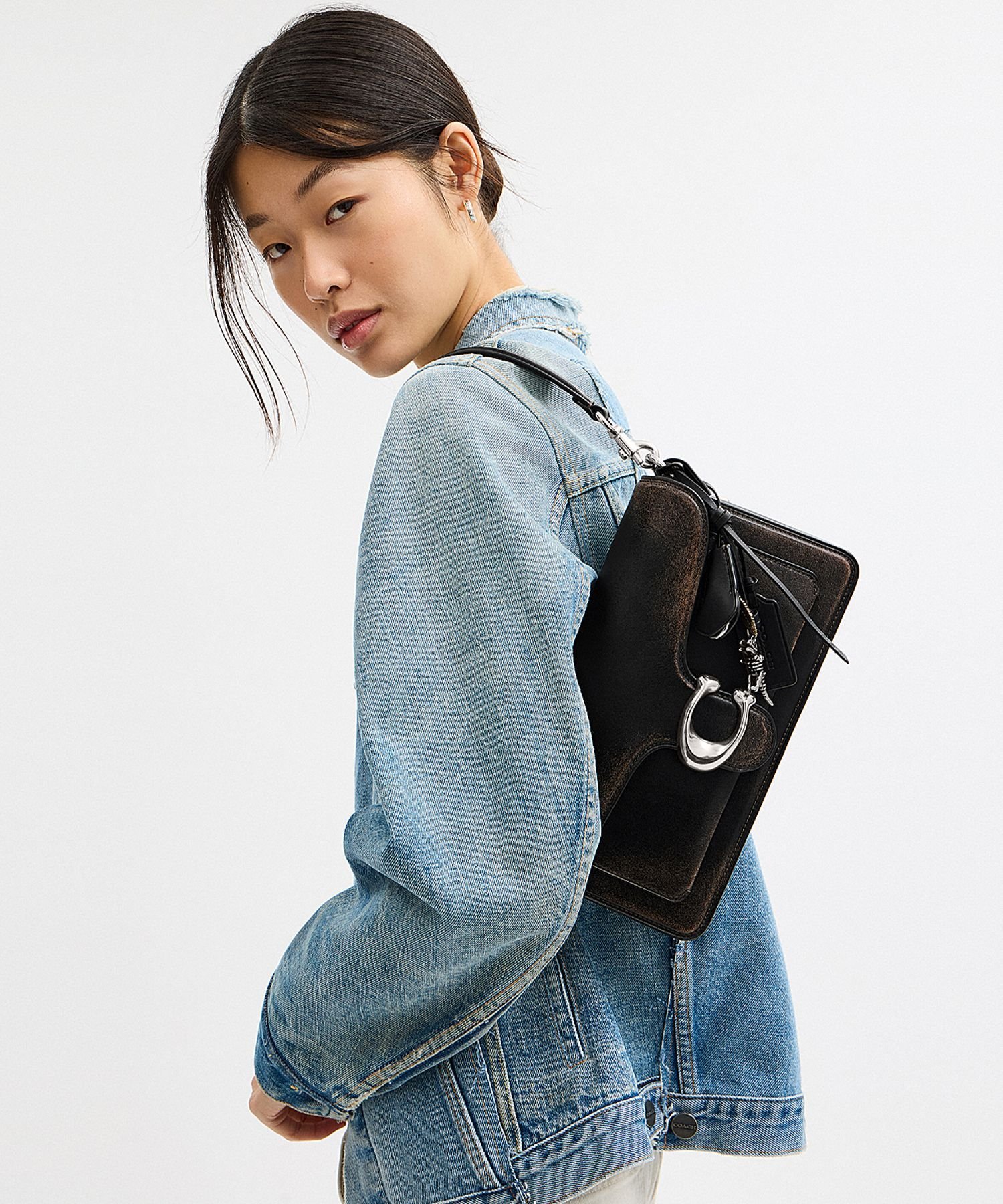 COACH｜【公式】タビー ショルダー バッグ 26・ラブド レザー