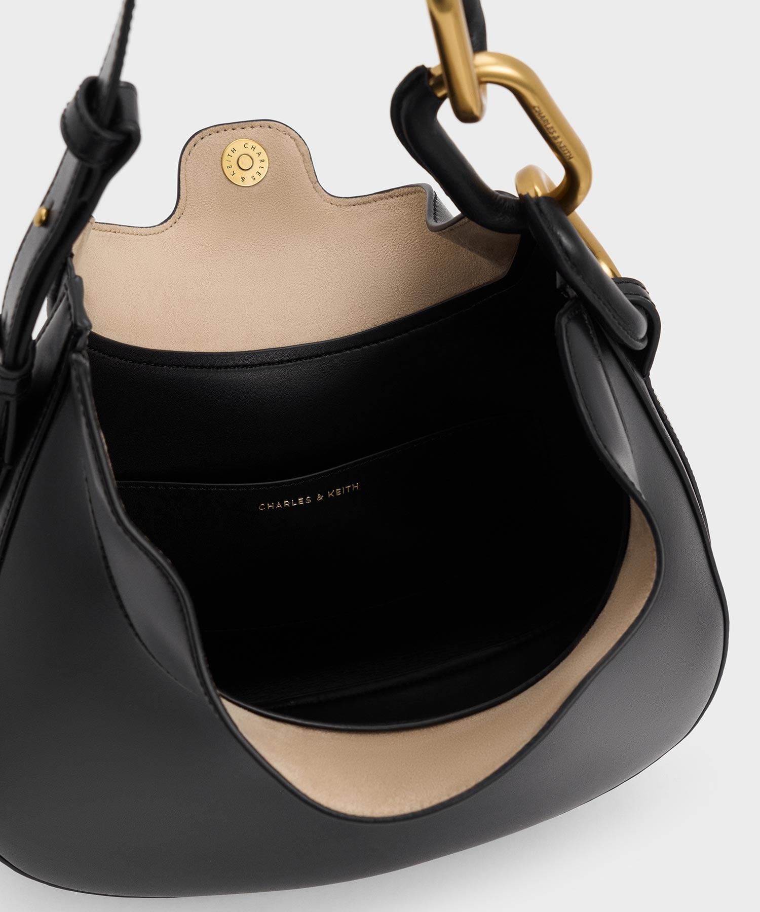 CHARLES & KEITH｜Kora コラ メタリックアクセントムーンバッグ