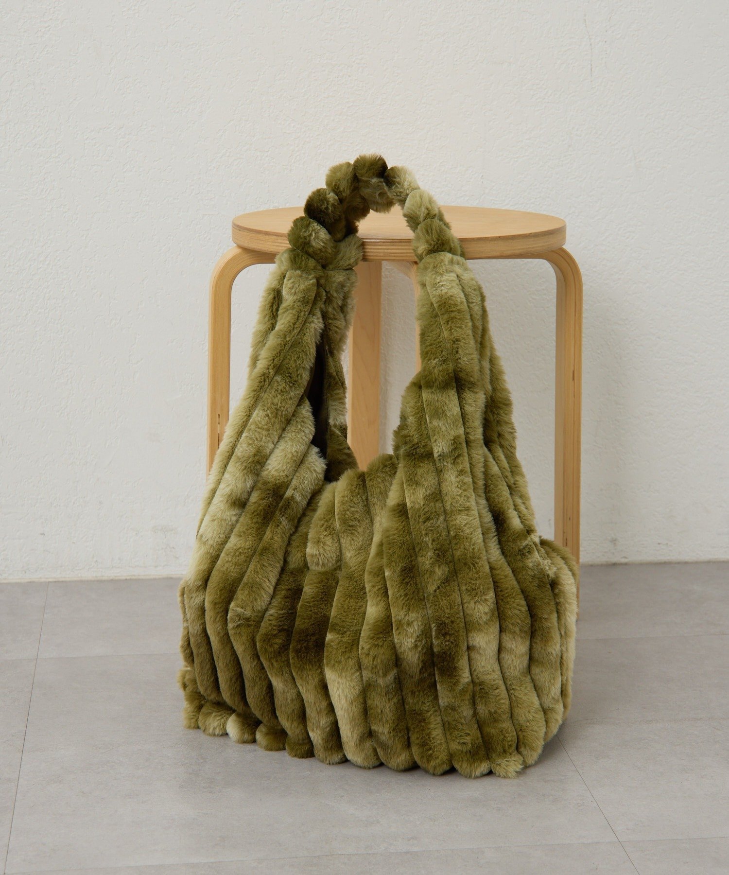 ear PAPILLONNER｜《A4サイズ対応》もこもこファーバッグ | Rakuten