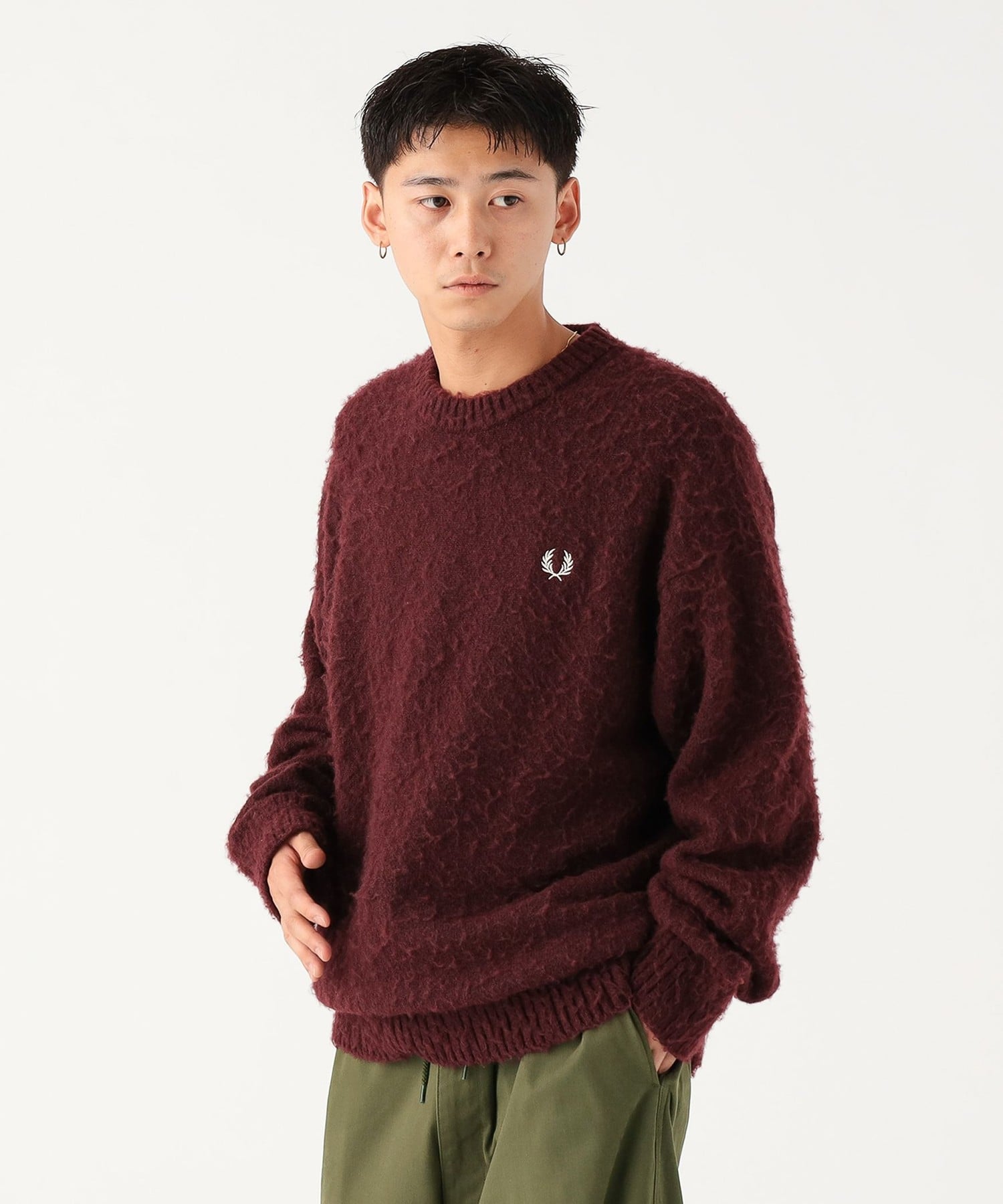 BEAMS MEN｜【別注】FRED PERRY / フラッフィー クルーネックニット