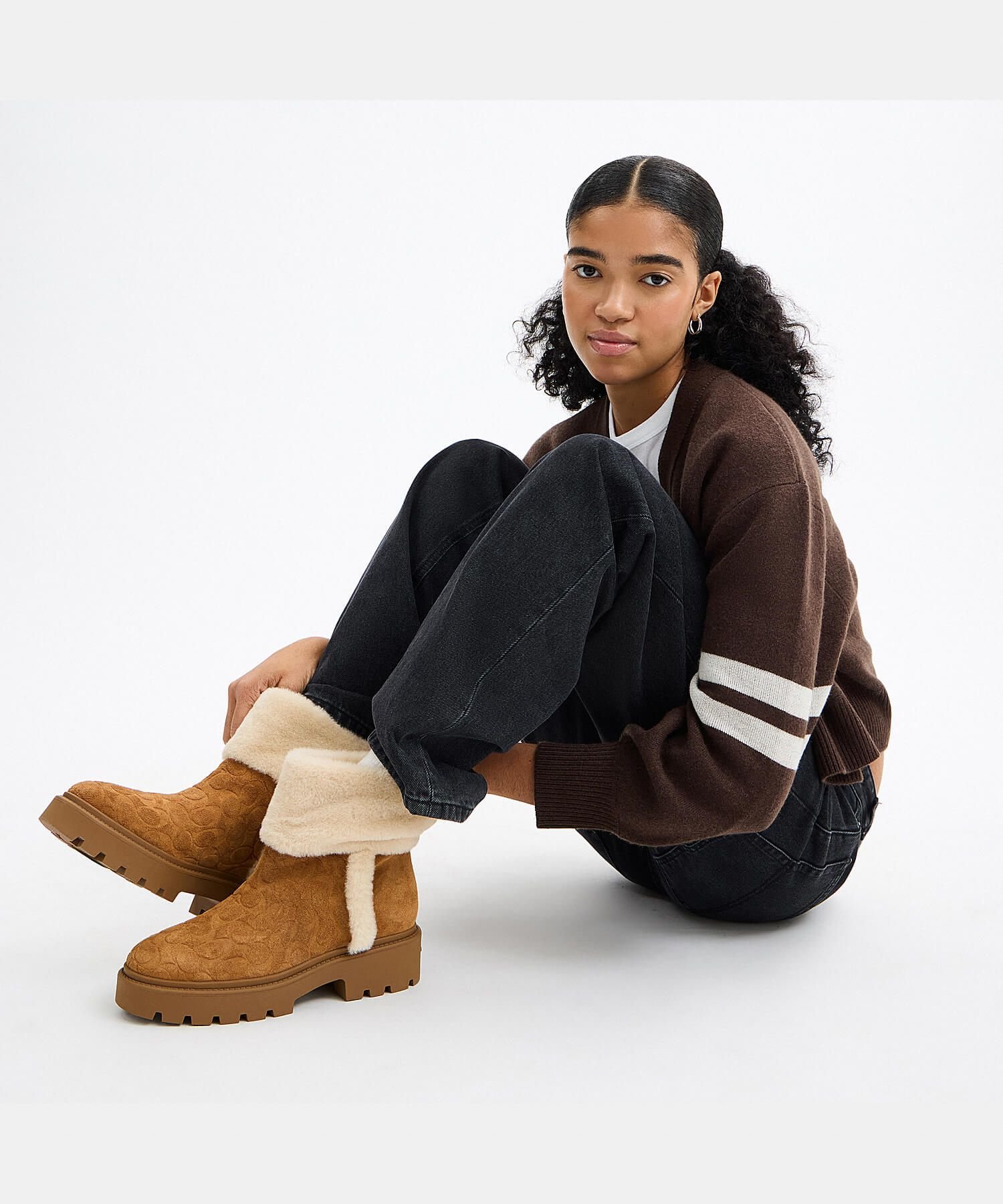 COACH OUTLET｜【公式】チャンキー シェルパ ブーティ・シグネチャー