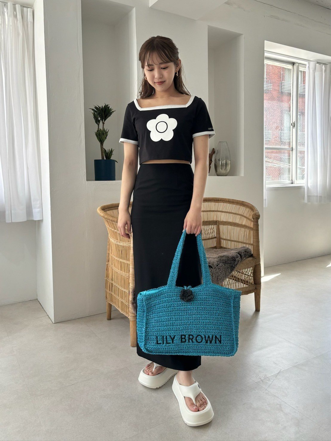 LILY BROWN MARY QUANTロゴ入りラフィアトート